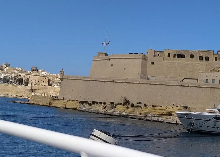 3 Cities Heart 2 Pensiune *